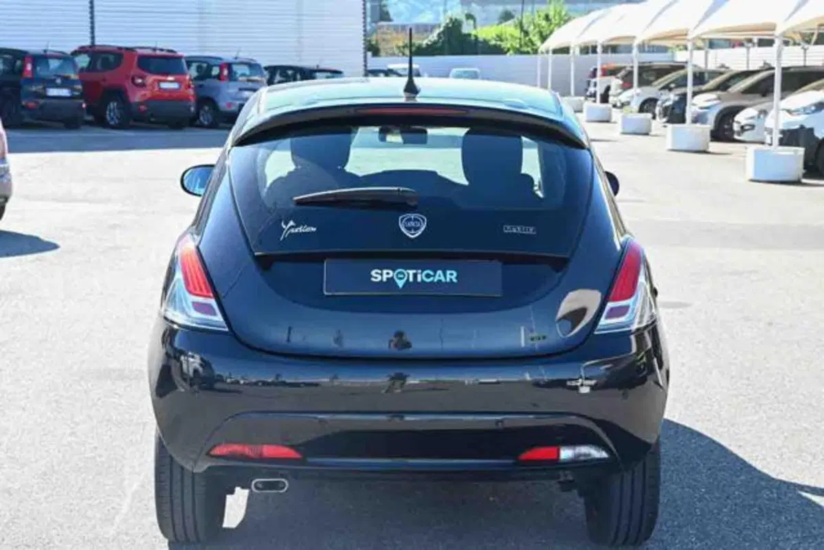 Lancia Ypsilon usata a Torino (19)
