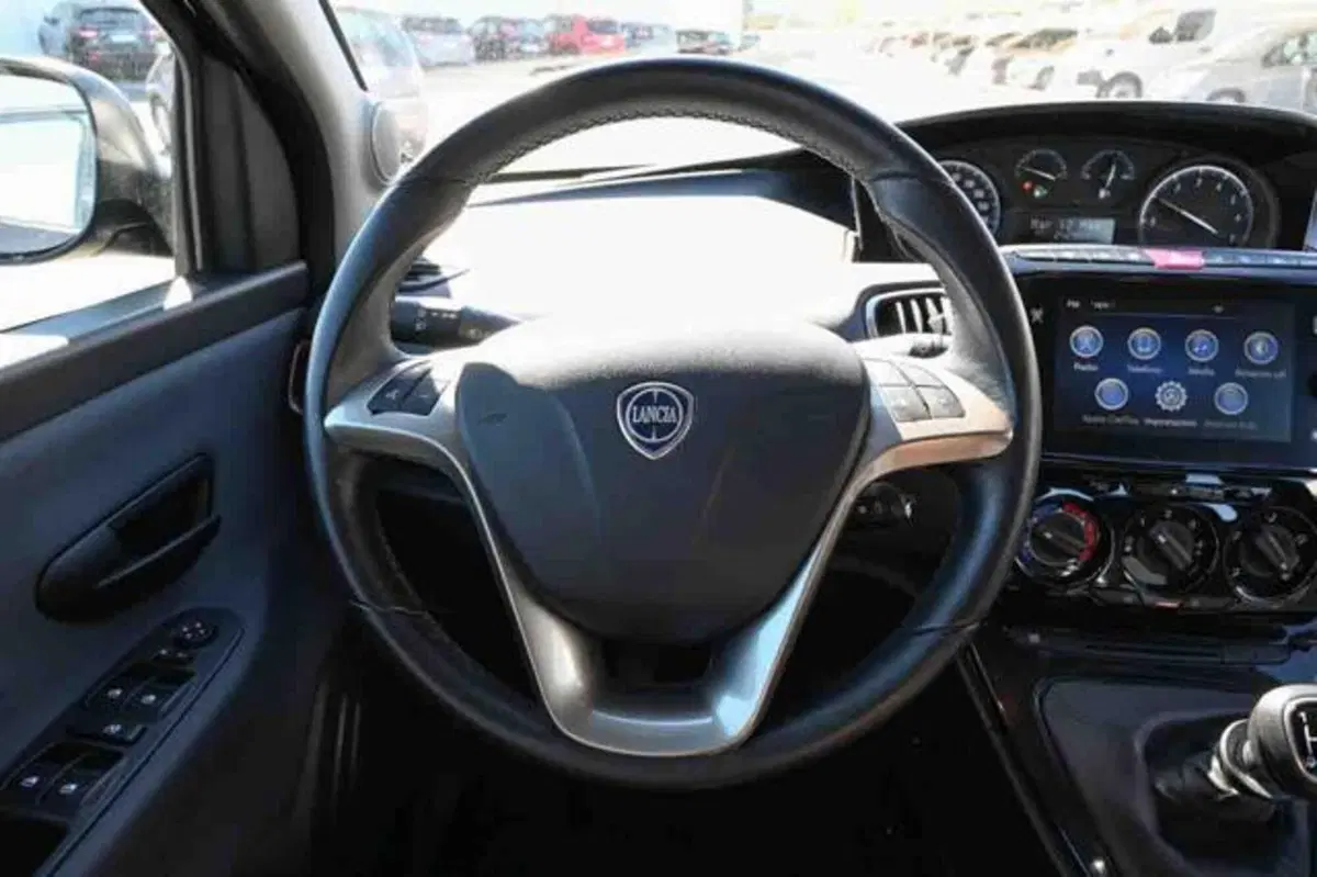 Lancia Ypsilon usata a Torino (20)