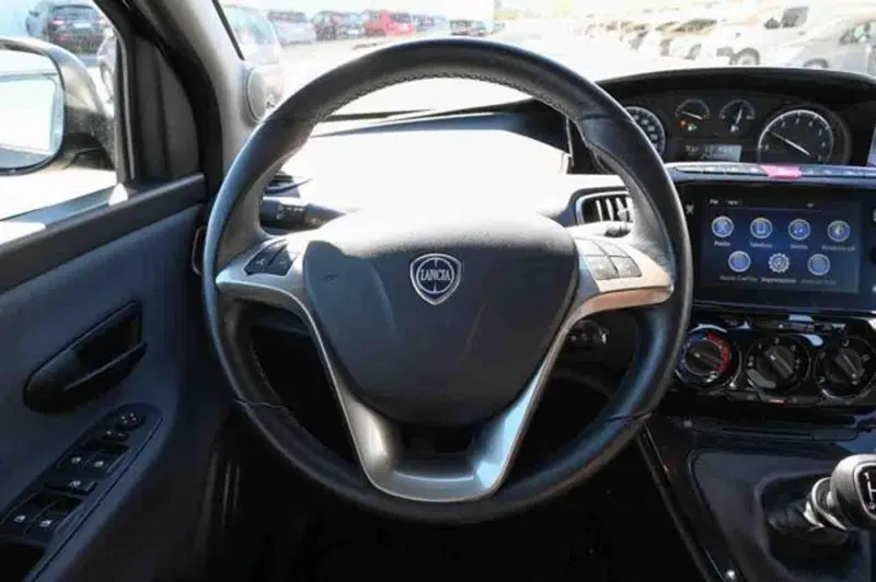 Lancia Ypsilon usata a Torino (20)
