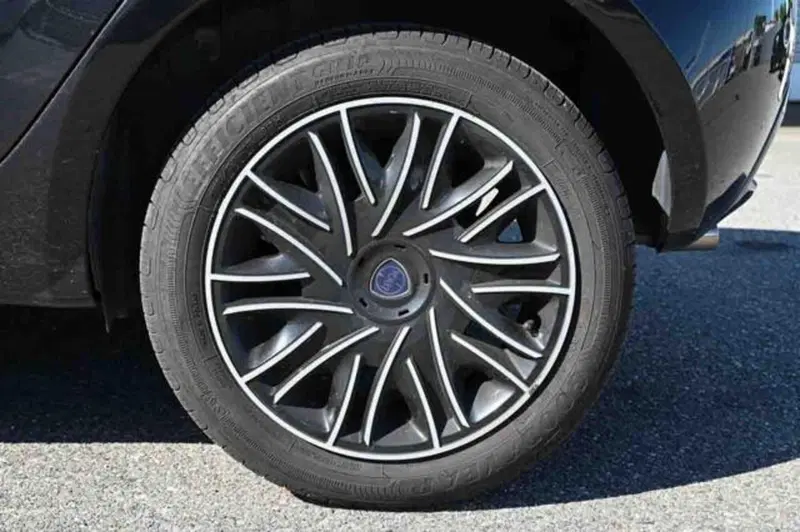 Lancia Ypsilon usata a Torino (6)