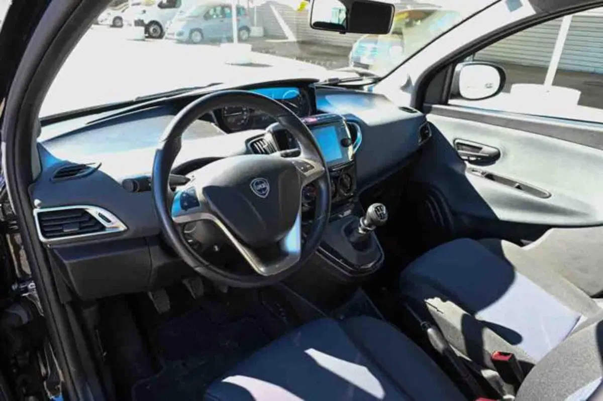 Lancia Ypsilon usata a Torino (8)