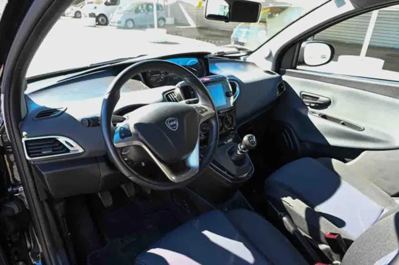 Lancia Ypsilon usata a Torino (8)