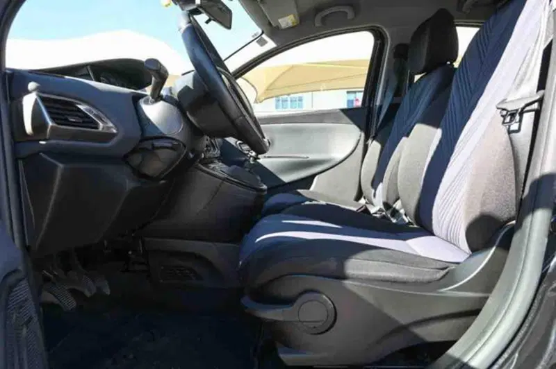 Lancia Ypsilon usata a Torino (9)