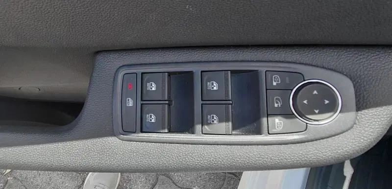 Mitsubishi Colt nuova a Cosenza (15)