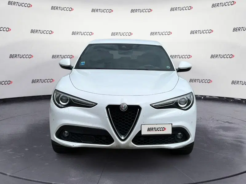 Alfa Romeo Stelvio usata a Verona (2)