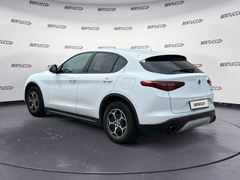 Alfa Romeo Stelvio usata a Verona (4)