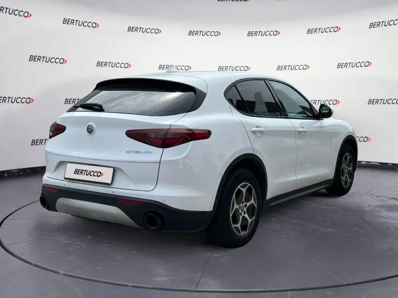 Alfa Romeo Stelvio usata a Verona (5)