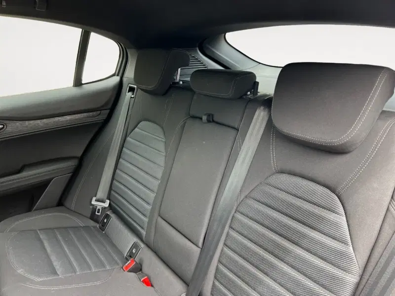 Alfa Romeo Stelvio usata a Verona (7)