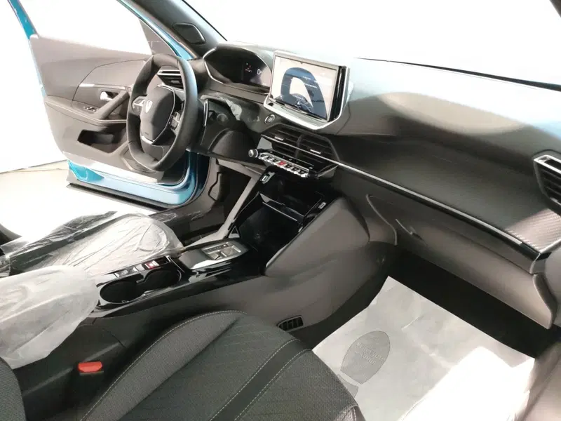 Peugeot 2008 nuova a Macerata (12)