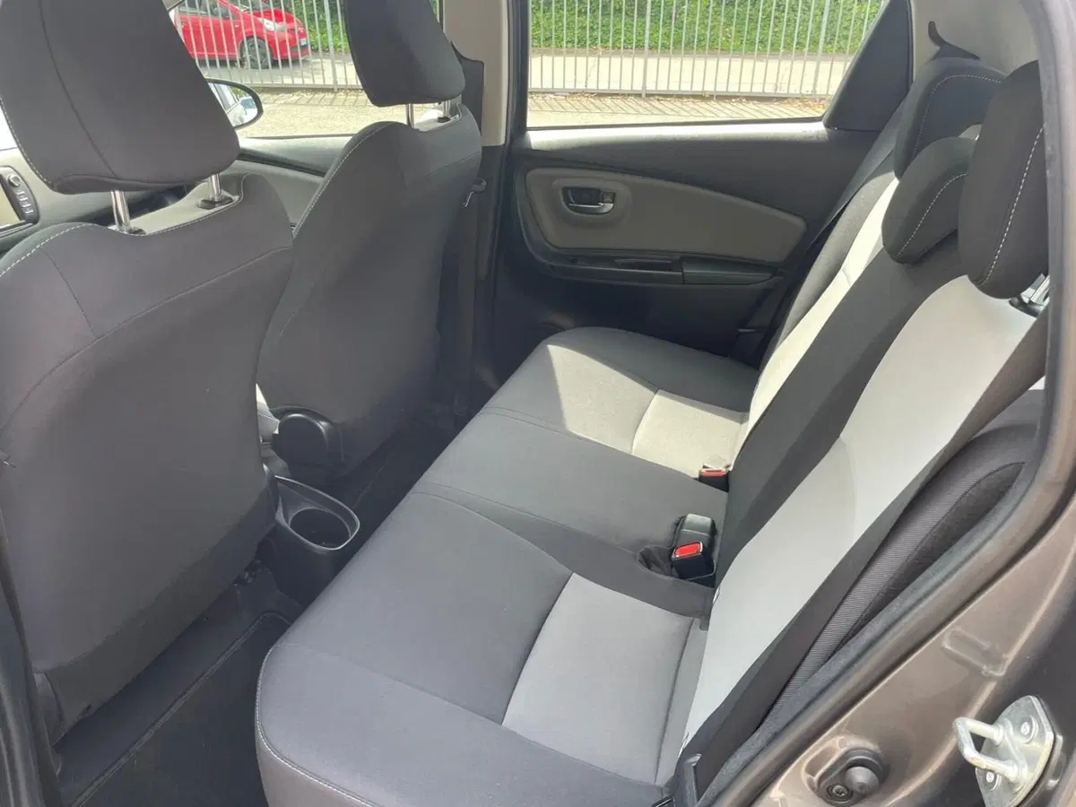 Toyota Yaris usata a Piacenza (13)