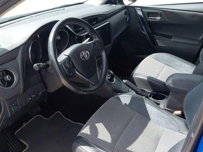 Toyota Auris Station Wagon usata a Cagliari (8)