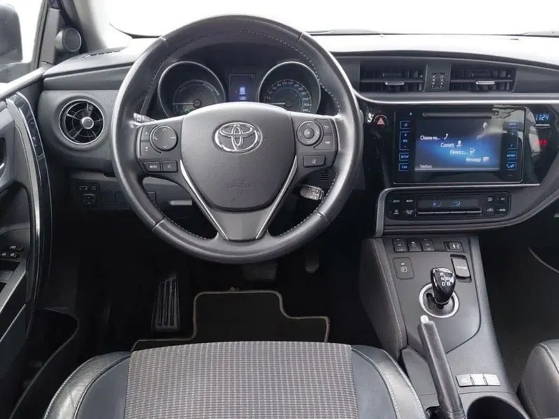 Toyota Auris Station Wagon usata a Cagliari (9)
