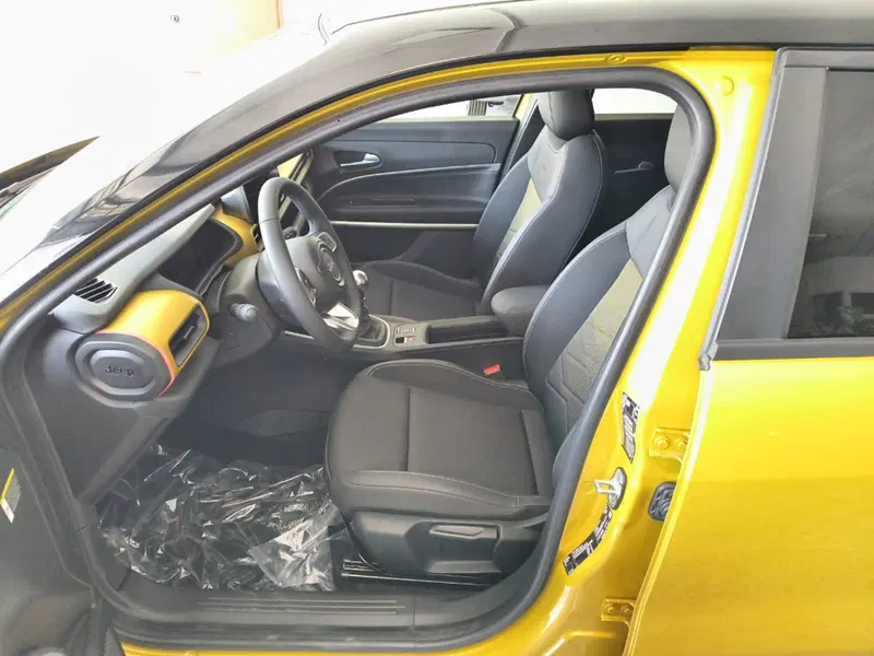 Jeep Avenger nuova a Macerata (18)