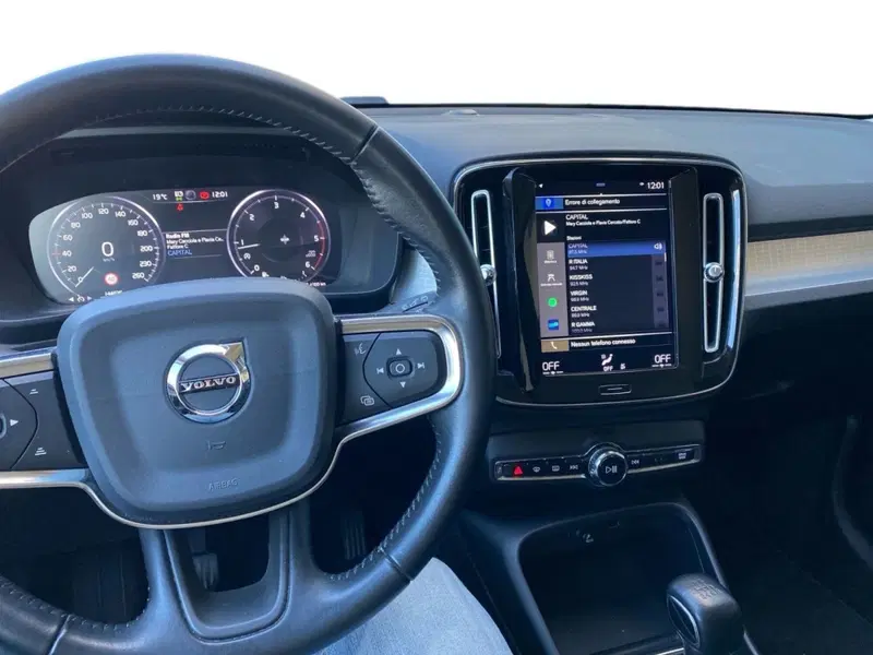 Volvo XC40 usata a Bologna (11)
