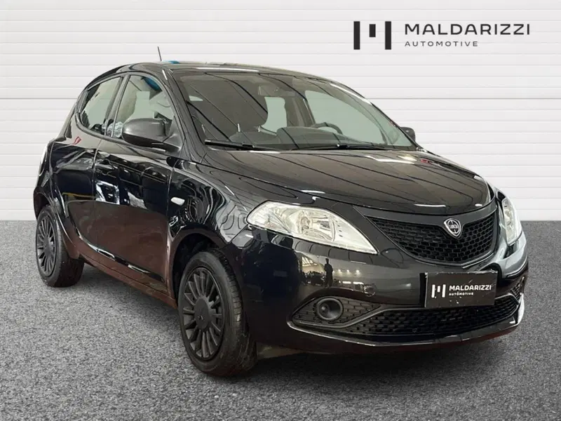 Lancia Ypsilon usata a Bari