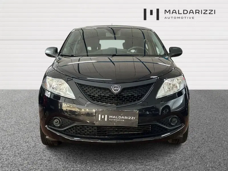 Lancia Ypsilon usata a Bari (2)