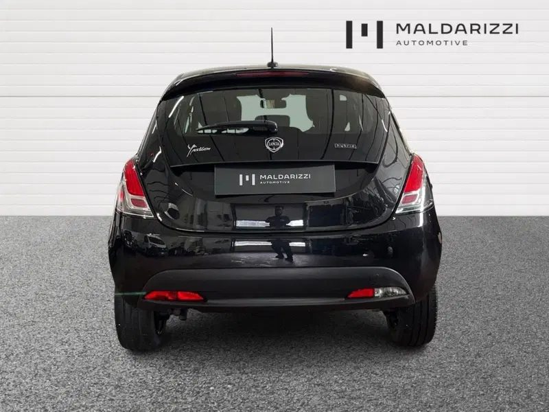 Lancia Ypsilon usata a Bari (3)