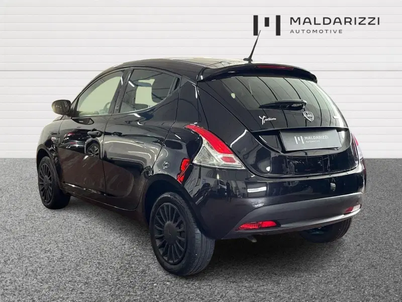 Lancia Ypsilon usata a Bari (4)