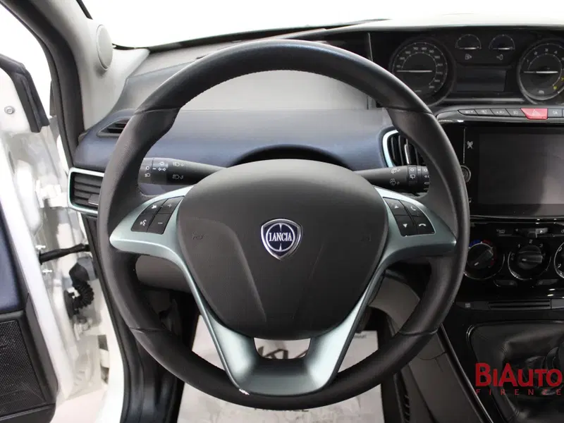 Lancia Ypsilon usata a Firenze (10)