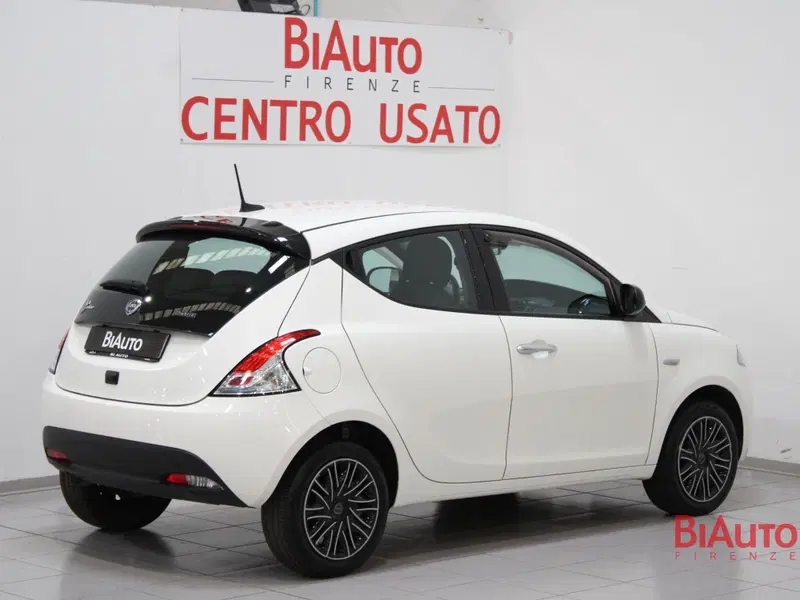 Lancia Ypsilon usata a Firenze (2)