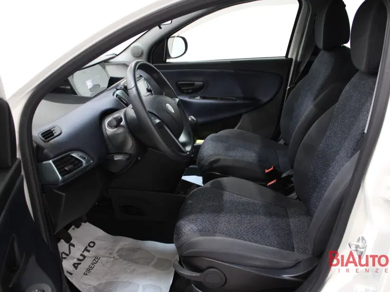 Lancia Ypsilon usata a Firenze (5)