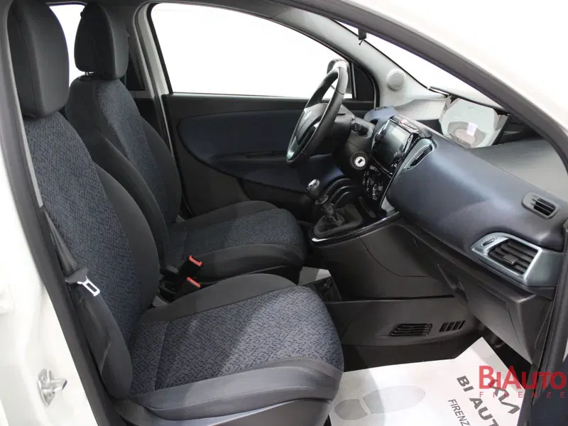 Lancia Ypsilon usata a Firenze (6)