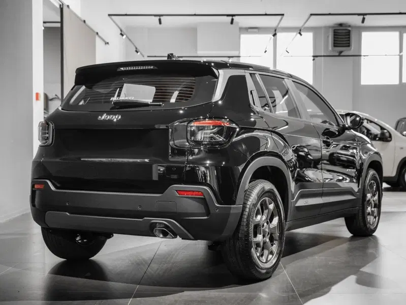 Jeep Avenger nuova a Prato (8)
