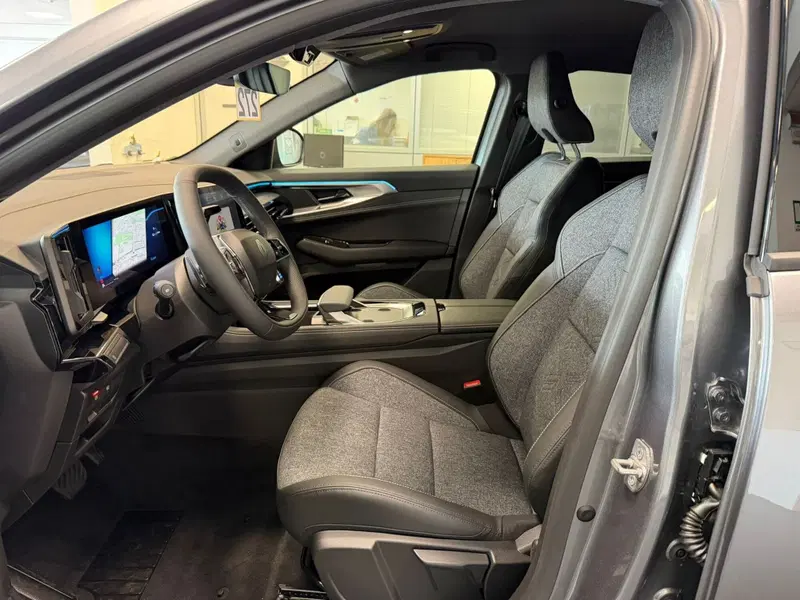 Renault Rafale nuova a Brescia (9)