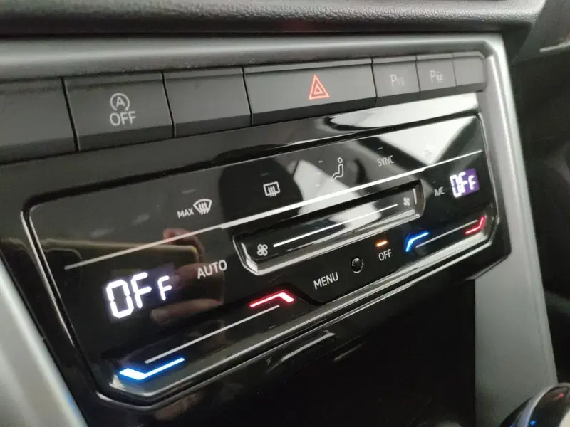 Volkswagen T-Roc usata a Napoli (17)
