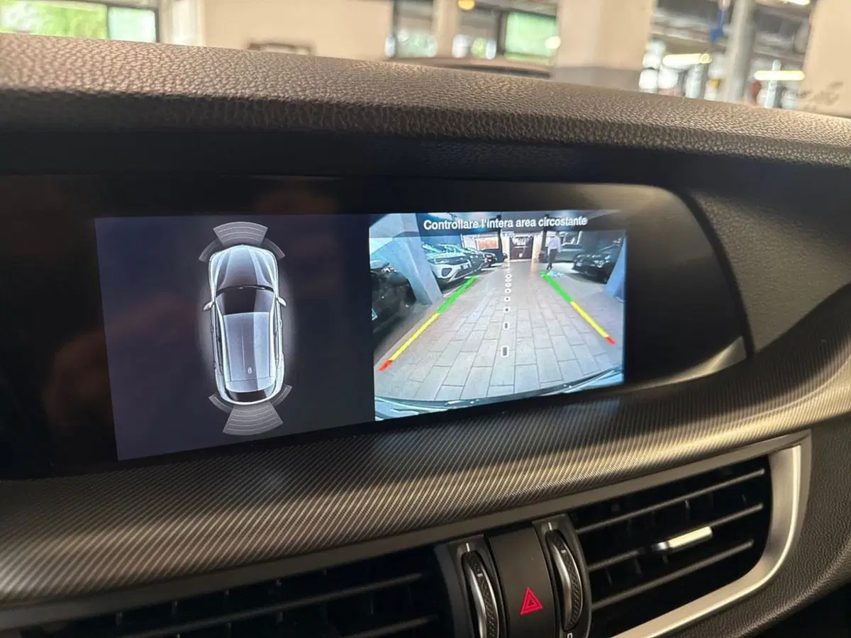 Alfa Romeo Stelvio usata a Prato (16)
