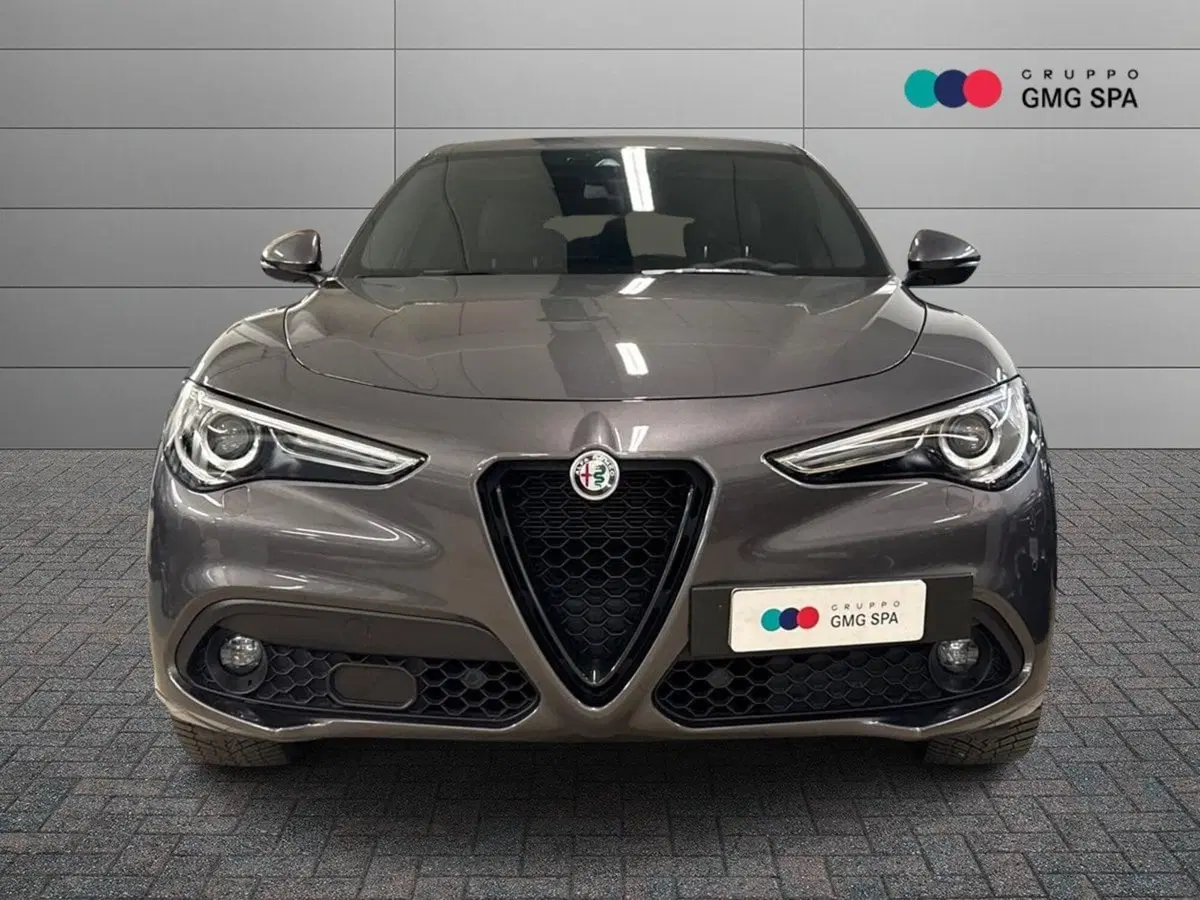 Alfa Romeo Stelvio usata a Prato (2)