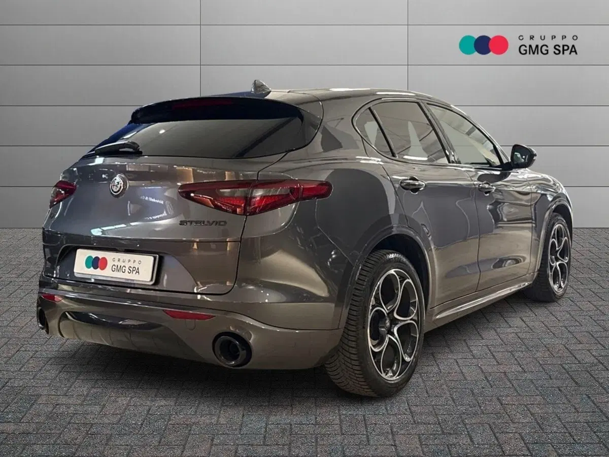 Alfa Romeo Stelvio usata a Prato (3)