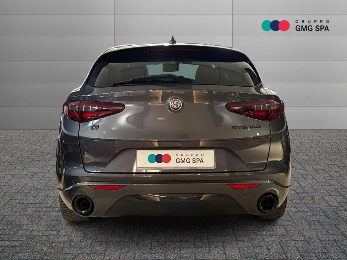 Alfa Romeo Stelvio usata a Prato (4)