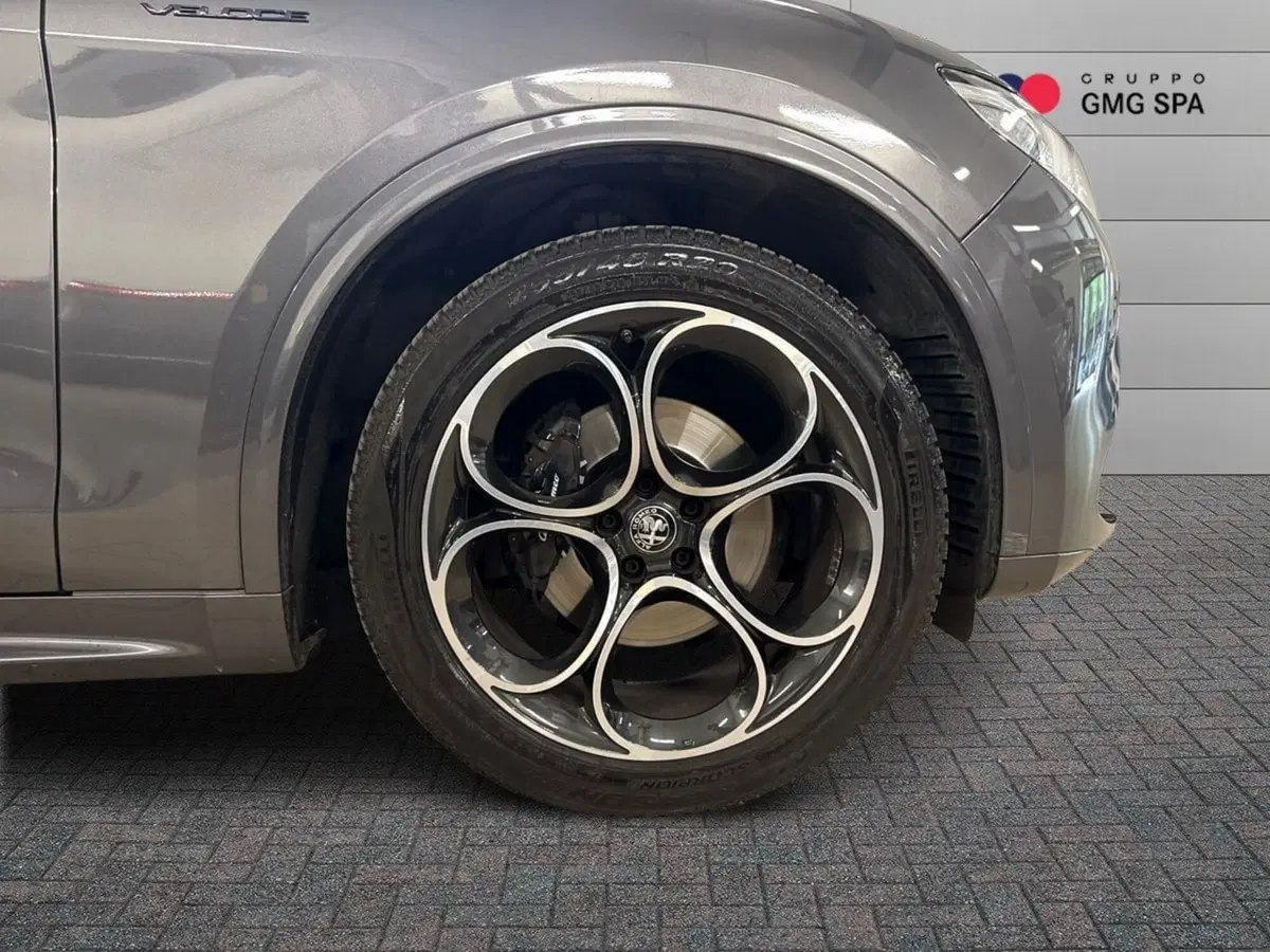 Alfa Romeo Stelvio usata a Prato (6)