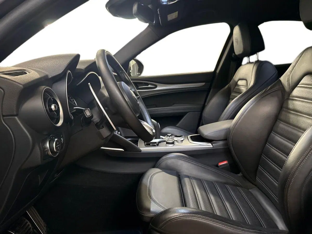 Alfa Romeo Stelvio usata a Prato (9)