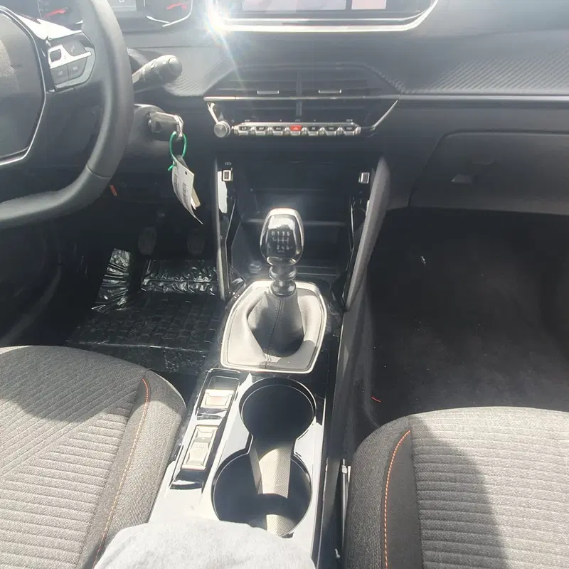 Peugeot 208 nuova a Frosinone (12)