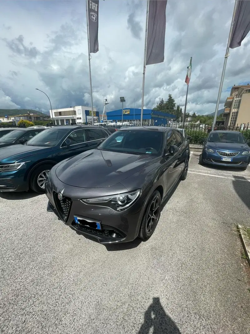 Alfa Romeo Stelvio usata a L'Aquila (10)