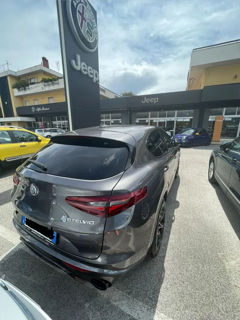 Alfa Romeo Stelvio usata a L'Aquila (18)
