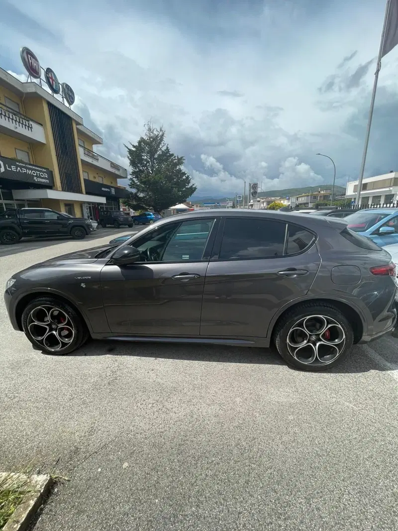 Alfa Romeo Stelvio usata a L'Aquila (19)