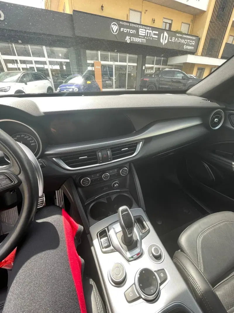Alfa Romeo Stelvio usata a L'Aquila (2)