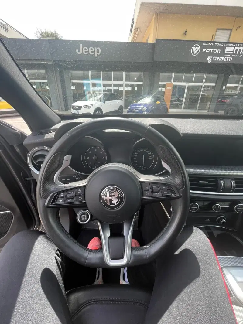 Alfa Romeo Stelvio usata a L'Aquila (3)