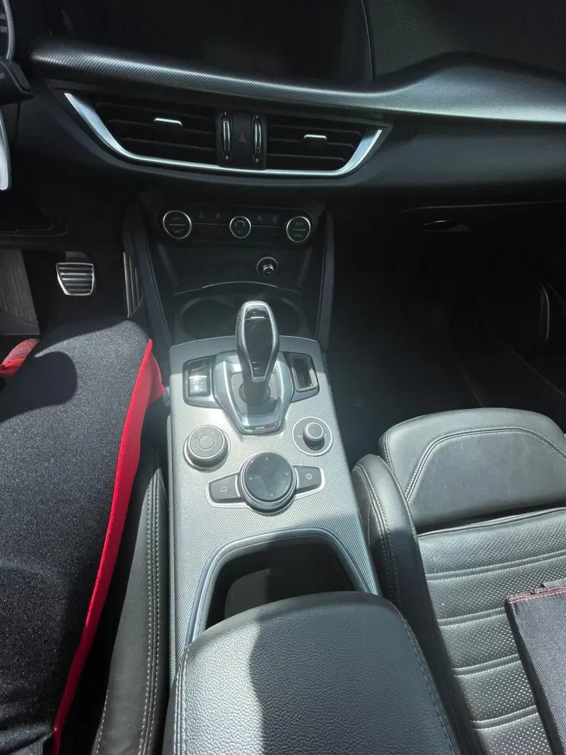 Alfa Romeo Stelvio usata a L'Aquila (4)