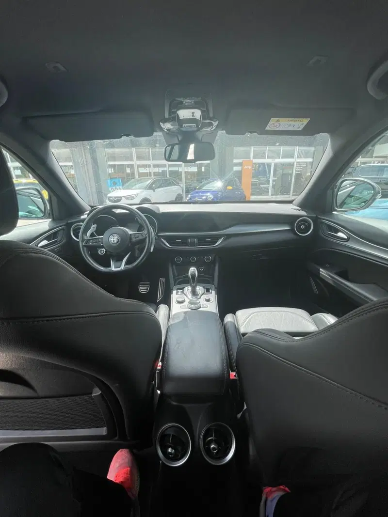 Alfa Romeo Stelvio usata a L'Aquila (5)