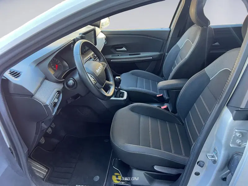 Dacia Jogger usata a Milano (10)