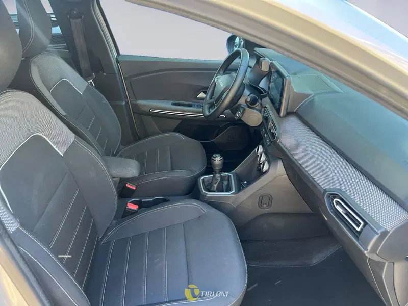 Dacia Jogger usata a Milano (11)
