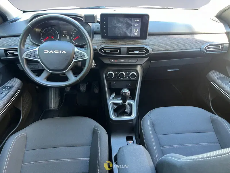 Dacia Jogger usata a Milano (13)