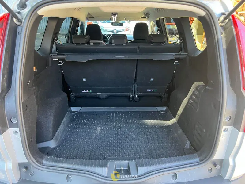 Dacia Jogger usata a Milano (16)