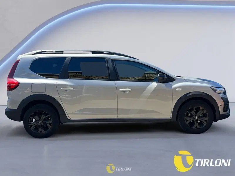 Dacia Jogger usata a Milano (8)