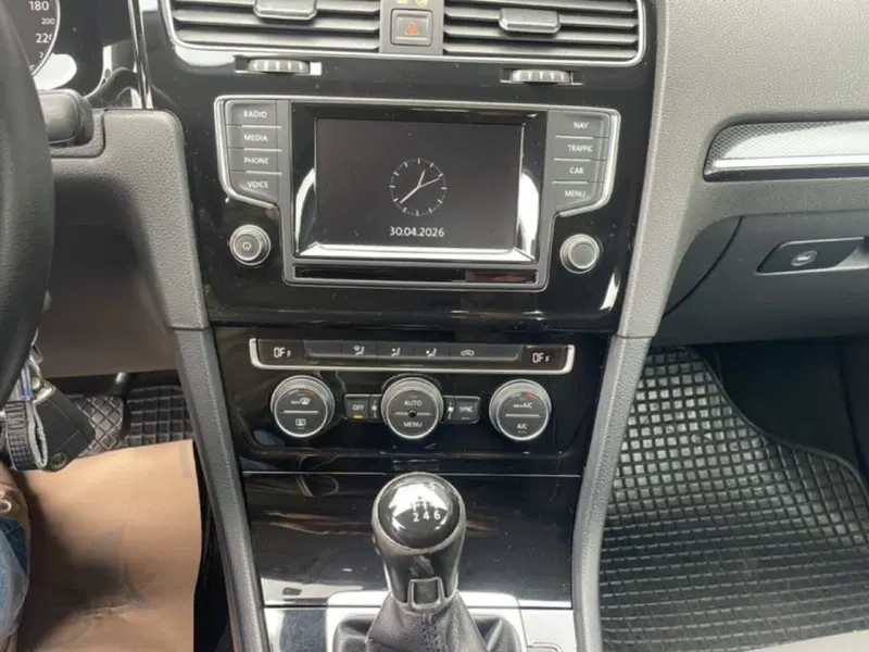 Volkswagen Golf nuova a Foggia (11)