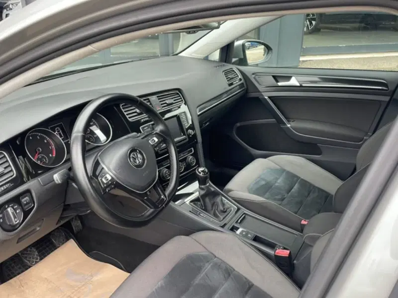 Volkswagen Golf nuova a Foggia (12)